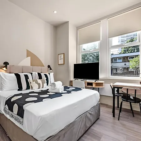 Beautifully Designed Studio With Full Kitchen